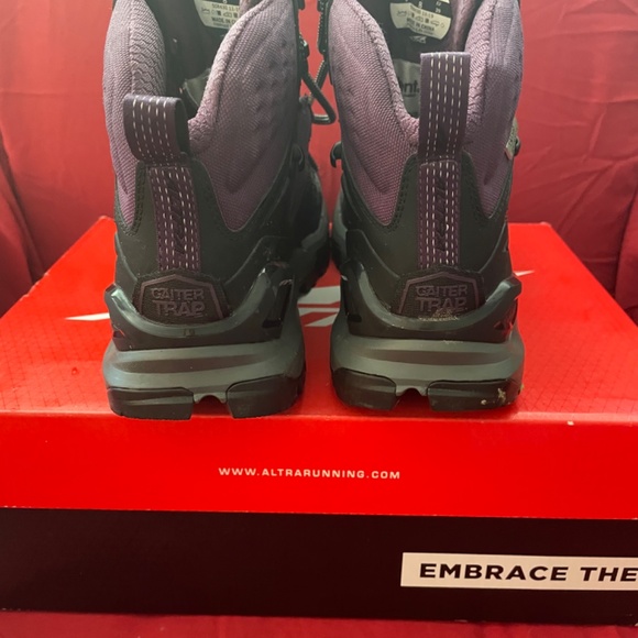 Altra Hiking Boots size 7.5 like new - Picture 4 of 5